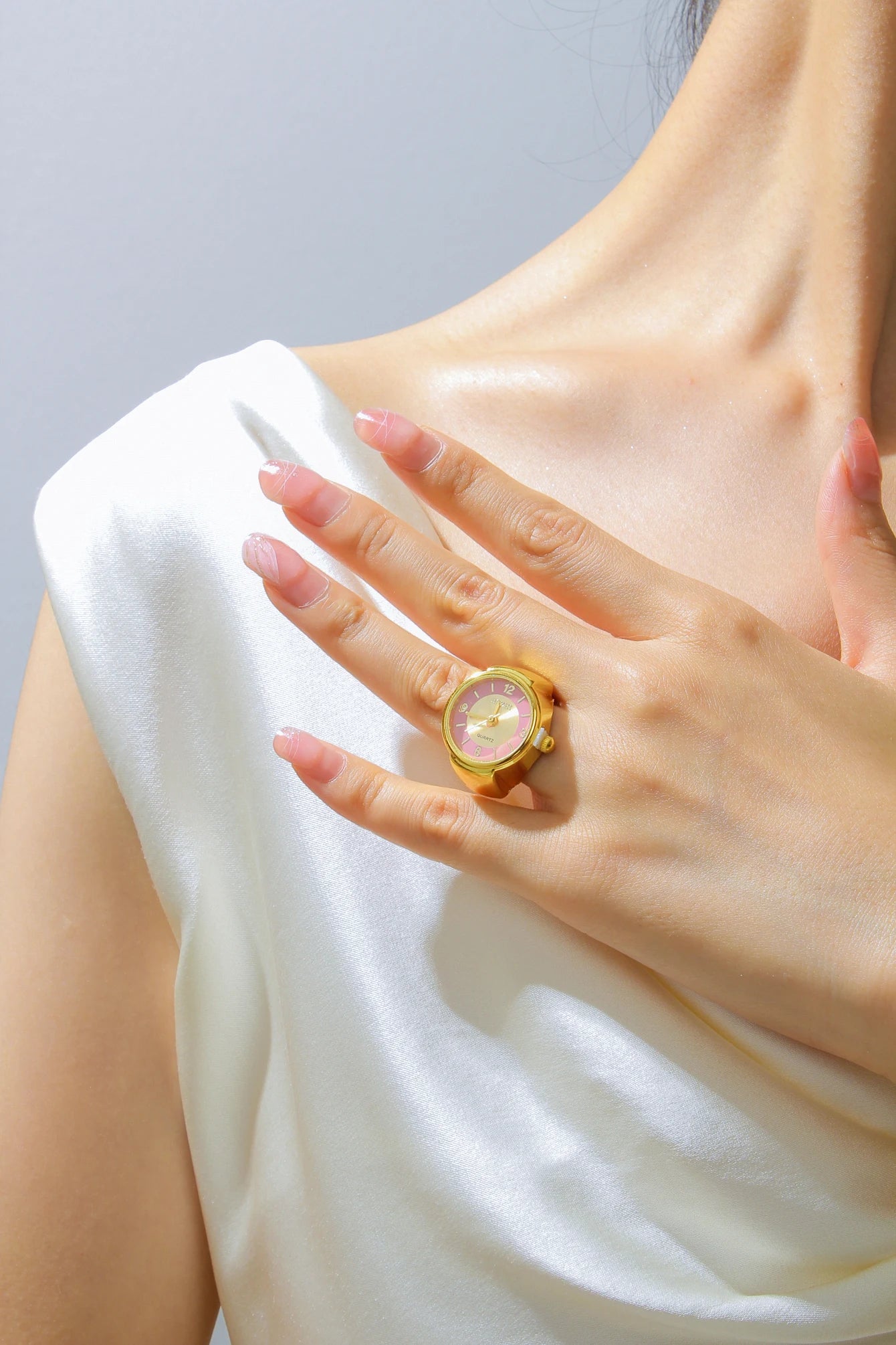 Hot Selling Finger Watch Ring Creative Movement Fashion Accessories Vintage Alloy Shell Quartz Watch Men Jewelry Women Gift