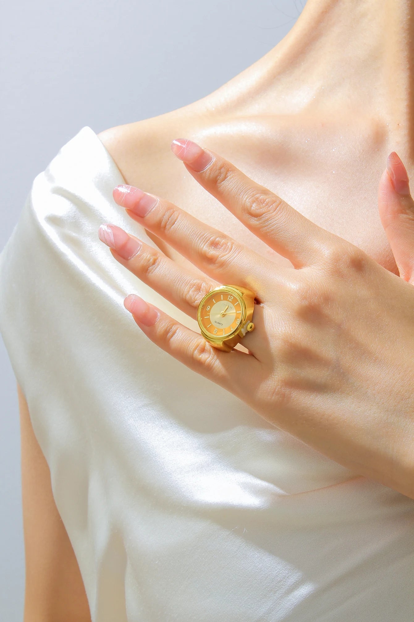 Hot Selling Finger Watch Ring Creative Movement Fashion Accessories Vintage Alloy Shell Quartz Watch Men Jewelry Women Gift