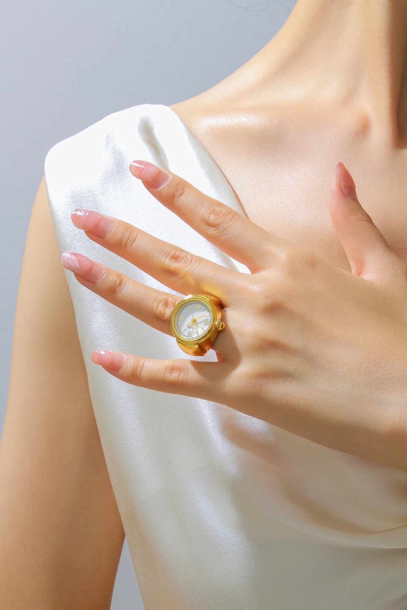 Hot Selling Finger Watch Ring Creative Movement Fashion Accessories Vintage Alloy Shell Quartz Watch Men Jewelry Women Gift