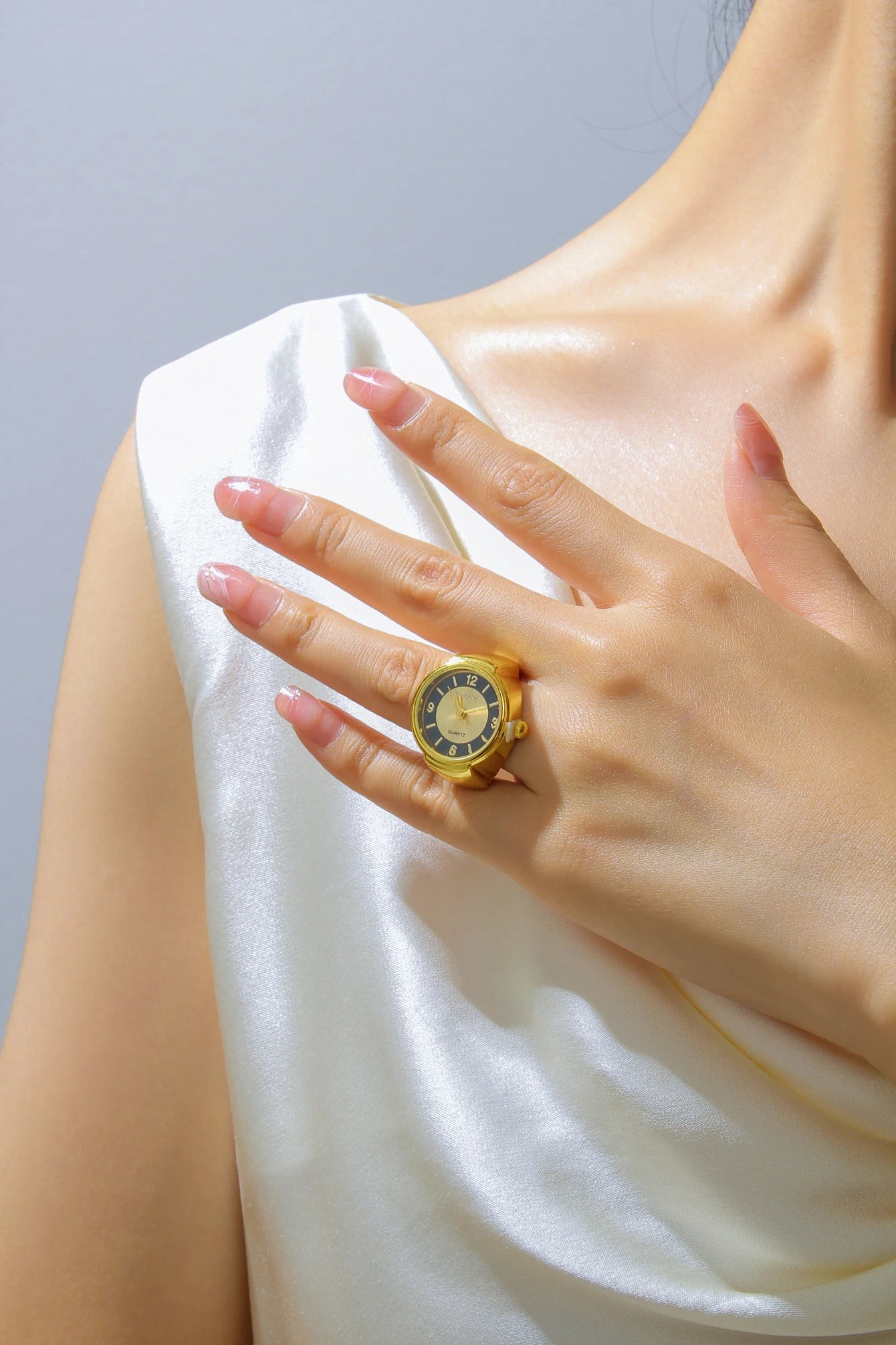 Hot Selling Finger Watch Ring Creative Movement Fashion Accessories Vintage Alloy Shell Quartz Watch Men Jewelry Women Gift