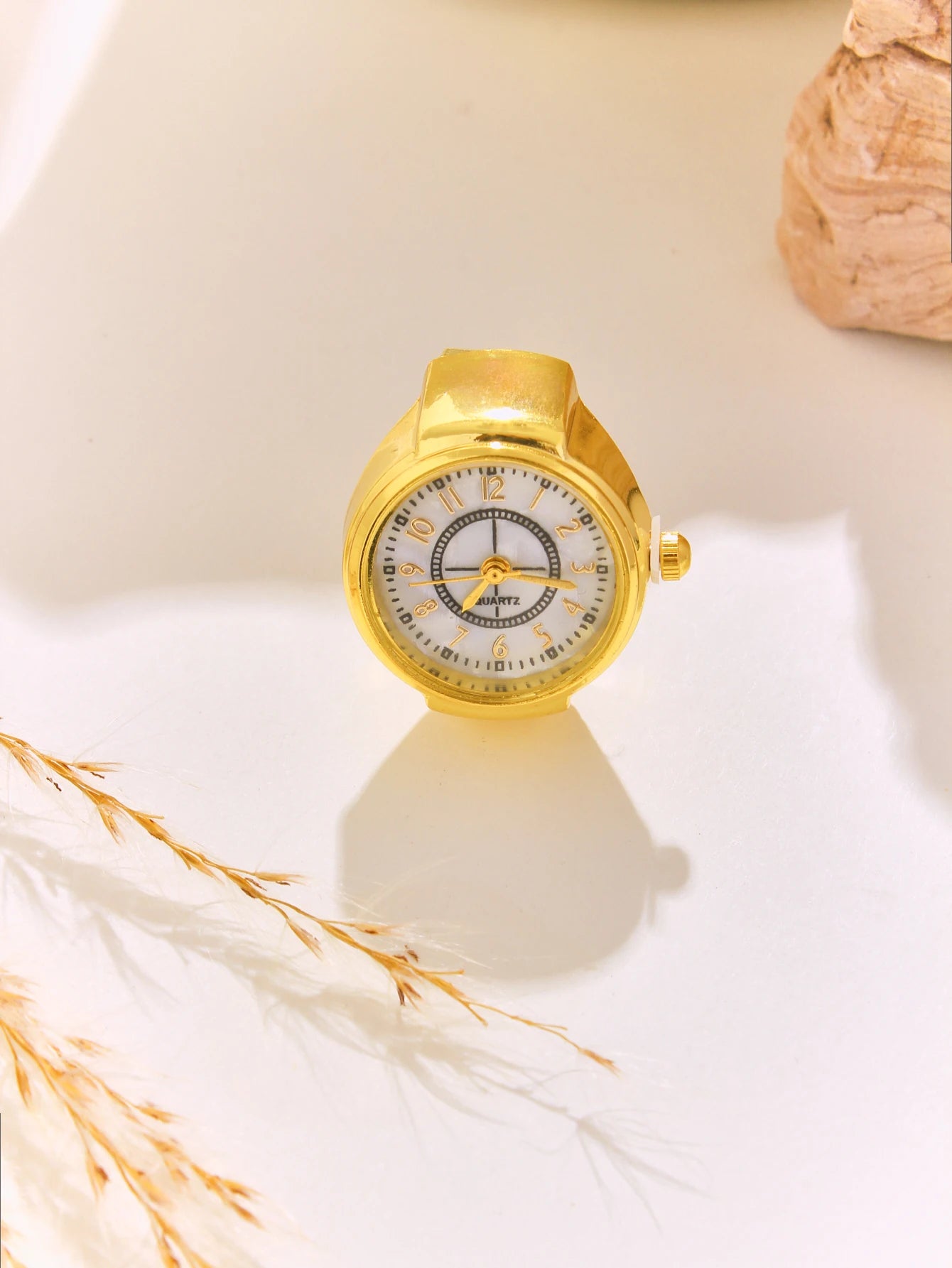 Hot Selling Finger Watch Ring Creative Movement Fashion Accessories Vintage Alloy Shell Quartz Watch Men Jewelry Women Gift