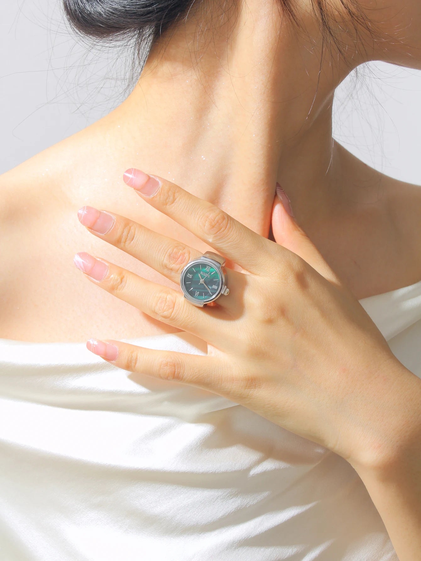 Hot Selling Finger Watch Ring Creative Movement Fashion Accessories Vintage Alloy Shell Quartz Watch Men Jewelry Women Gift