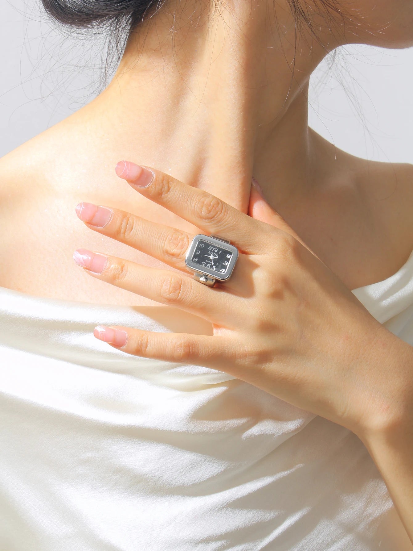 Hot Selling Finger Watch Ring Creative Movement Fashion Accessories Vintage Alloy Shell Quartz Watch Men Jewelry Women Gift