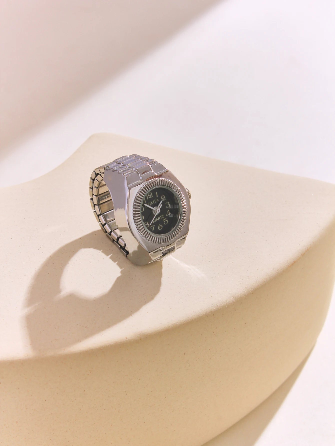 Hot Selling Finger Watch Ring Creative Movement Fashion Accessories Vintage Alloy Shell Quartz Watch Men Jewelry Women Gift