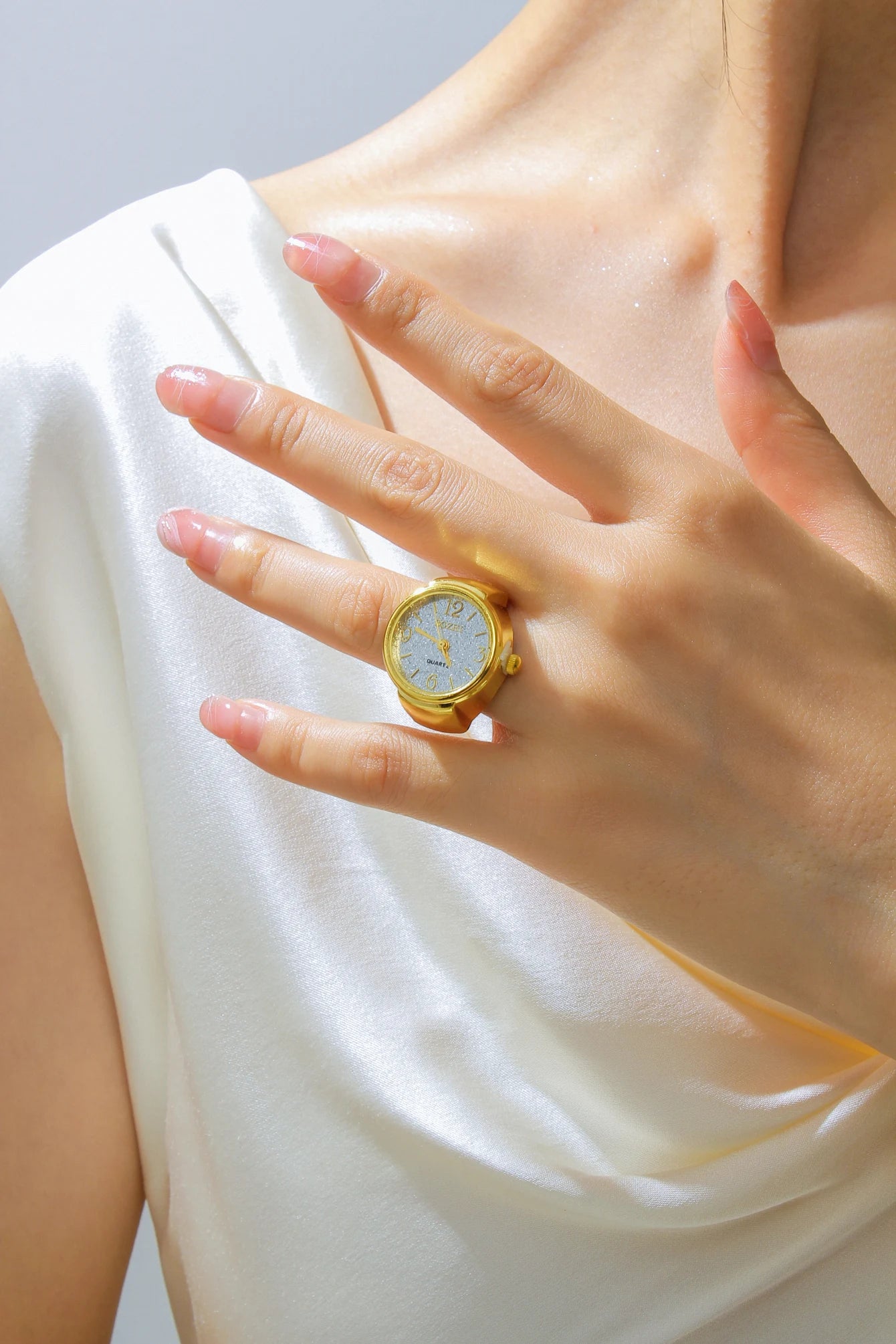 Hot Selling Finger Watch Ring Creative Movement Fashion Accessories Vintage Alloy Shell Quartz Watch Men Jewelry Women Gift