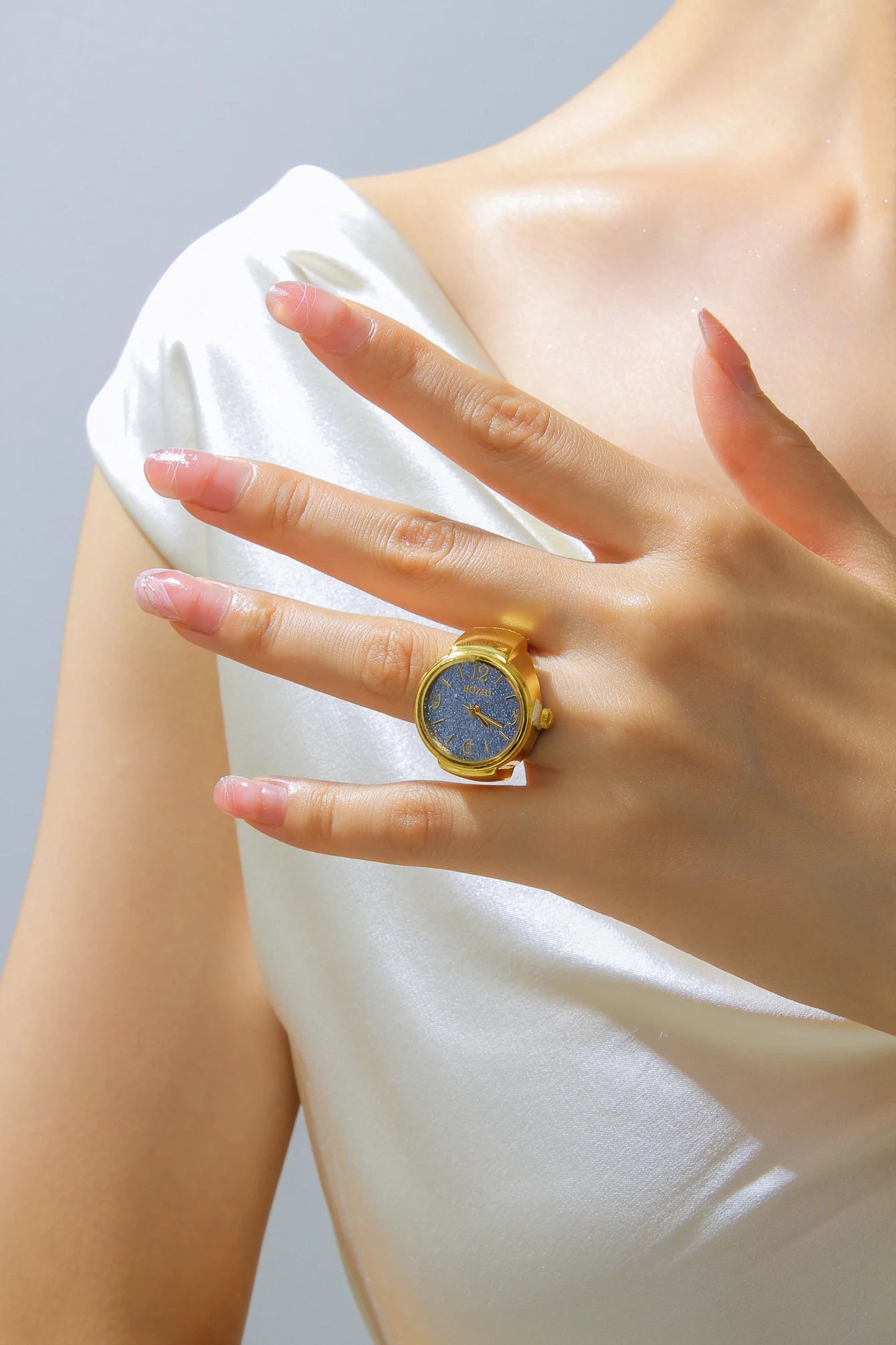 Hot Selling Finger Watch Ring Creative Movement Fashion Accessories Vintage Alloy Shell Quartz Watch Men Jewelry Women Gift