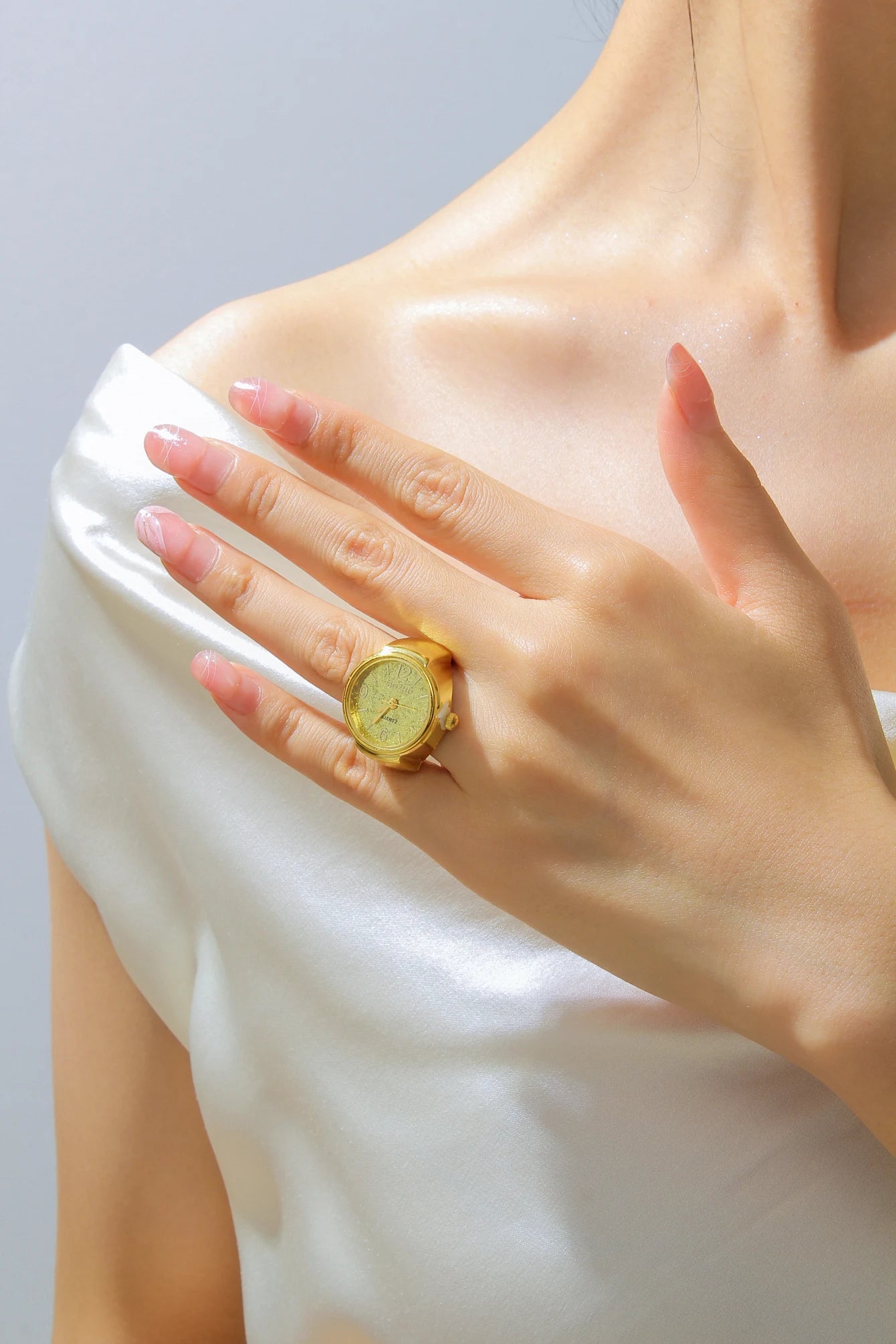 Hot Selling Finger Watch Ring Creative Movement Fashion Accessories Vintage Alloy Shell Quartz Watch Men Jewelry Women Gift