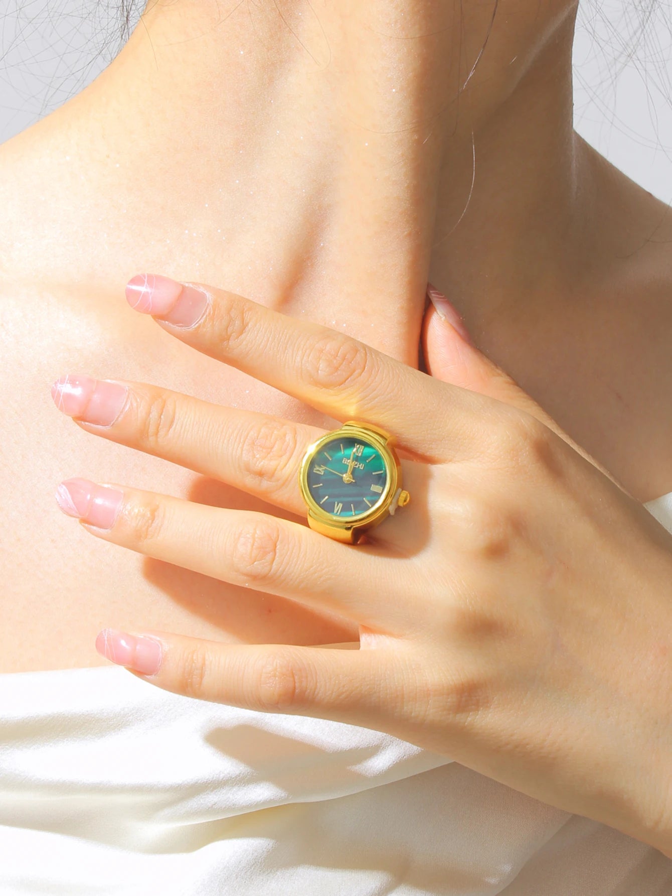 Hot Selling Finger Watch Ring Creative Movement Fashion Accessories Vintage Alloy Shell Quartz Watch Men Jewelry Women Gift