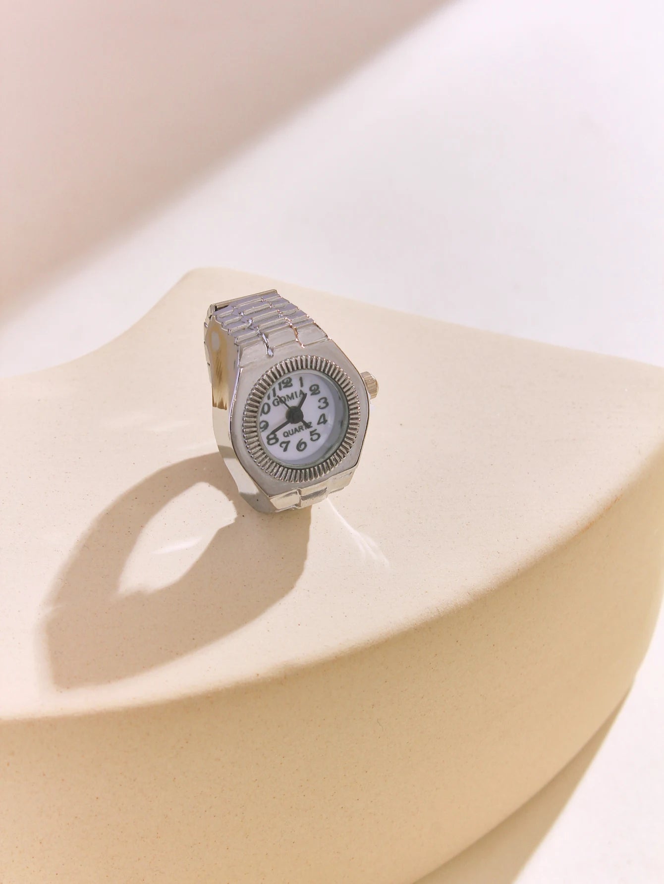 Hot Selling Finger Watch Ring Creative Movement Fashion Accessories Vintage Alloy Shell Quartz Watch Men Jewelry Women Gift