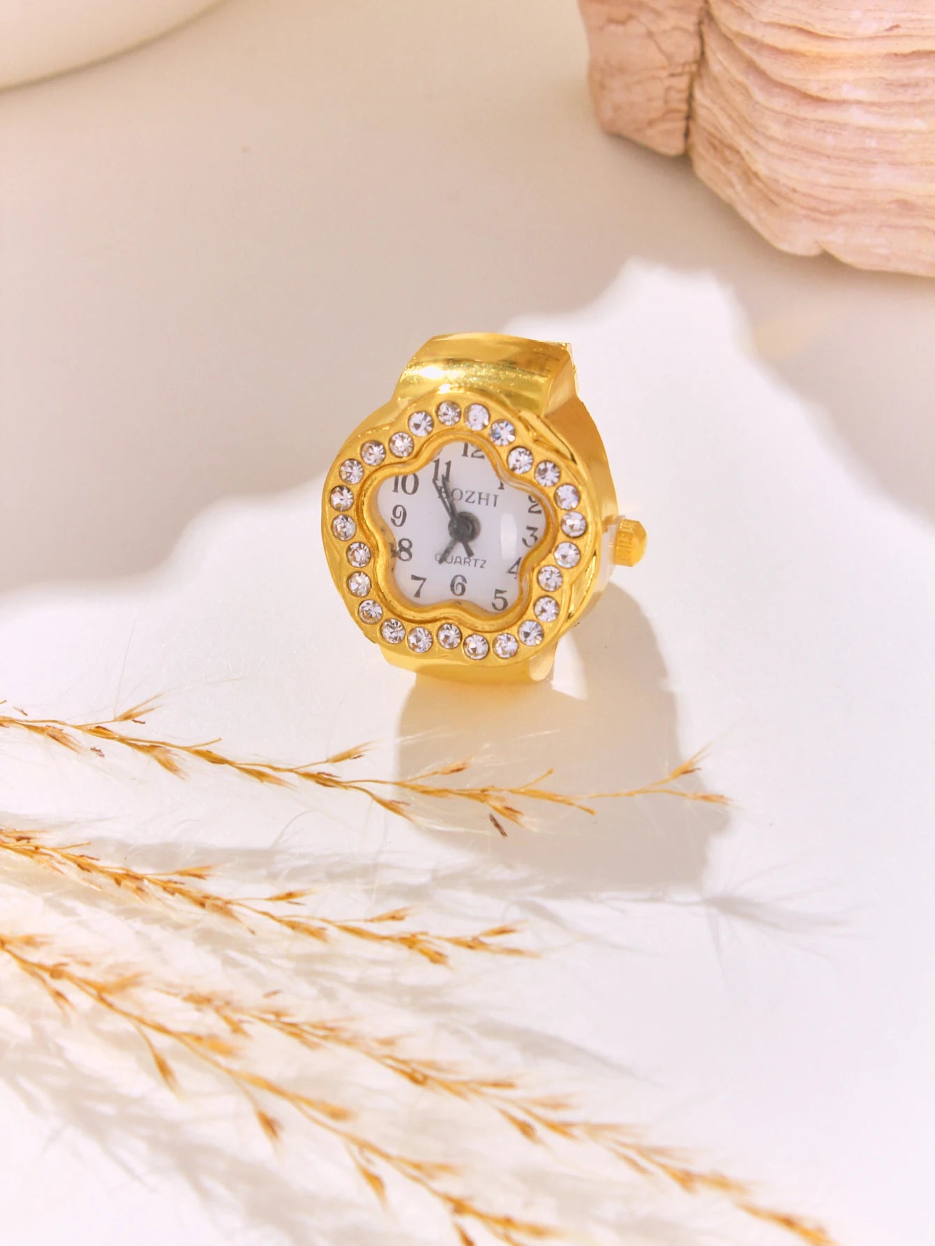 Hot Selling Finger Watch Ring Creative Movement Fashion Accessories Vintage Alloy Shell Quartz Watch Men Jewelry Women Gift