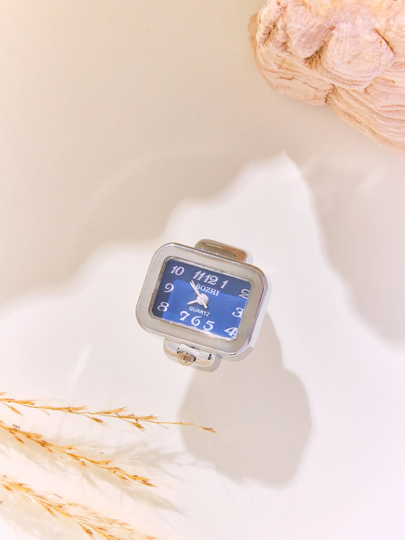 Hot Selling Finger Watch Ring Creative Movement Fashion Accessories Vintage Alloy Shell Quartz Watch Men Jewelry Women Gift