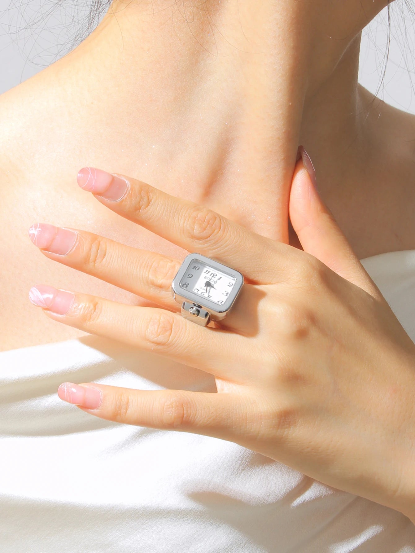 Hot Selling Finger Watch Ring Creative Movement Fashion Accessories Vintage Alloy Shell Quartz Watch Men Jewelry Women Gift