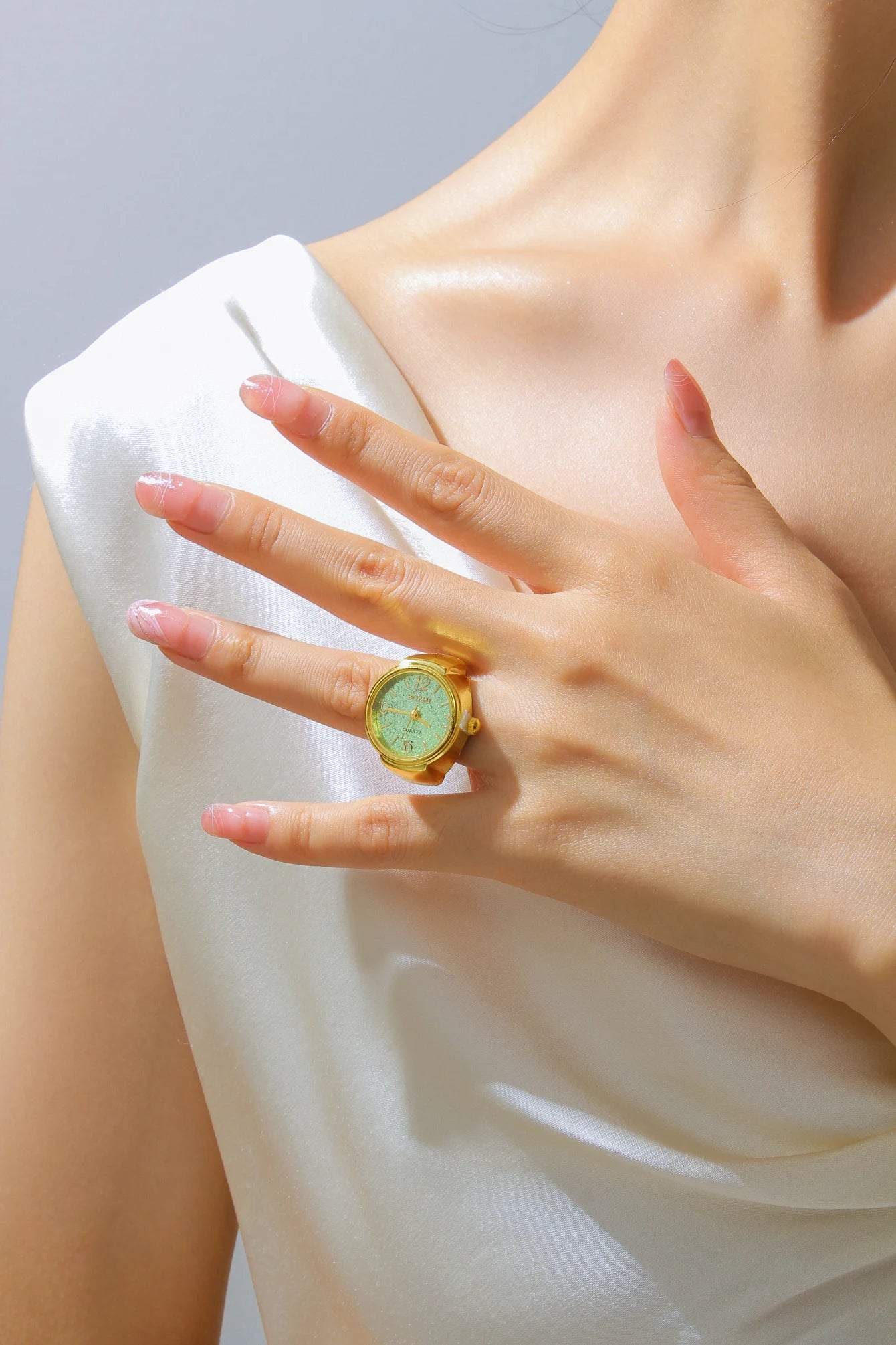 Hot Selling Finger Watch Ring Creative Movement Fashion Accessories Vintage Alloy Shell Quartz Watch Men Jewelry Women Gift