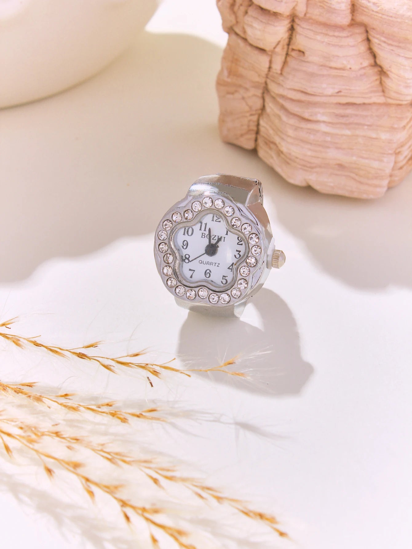 Hot Selling Finger Watch Ring Creative Movement Fashion Accessories Vintage Alloy Shell Quartz Watch Men Jewelry Women Gift