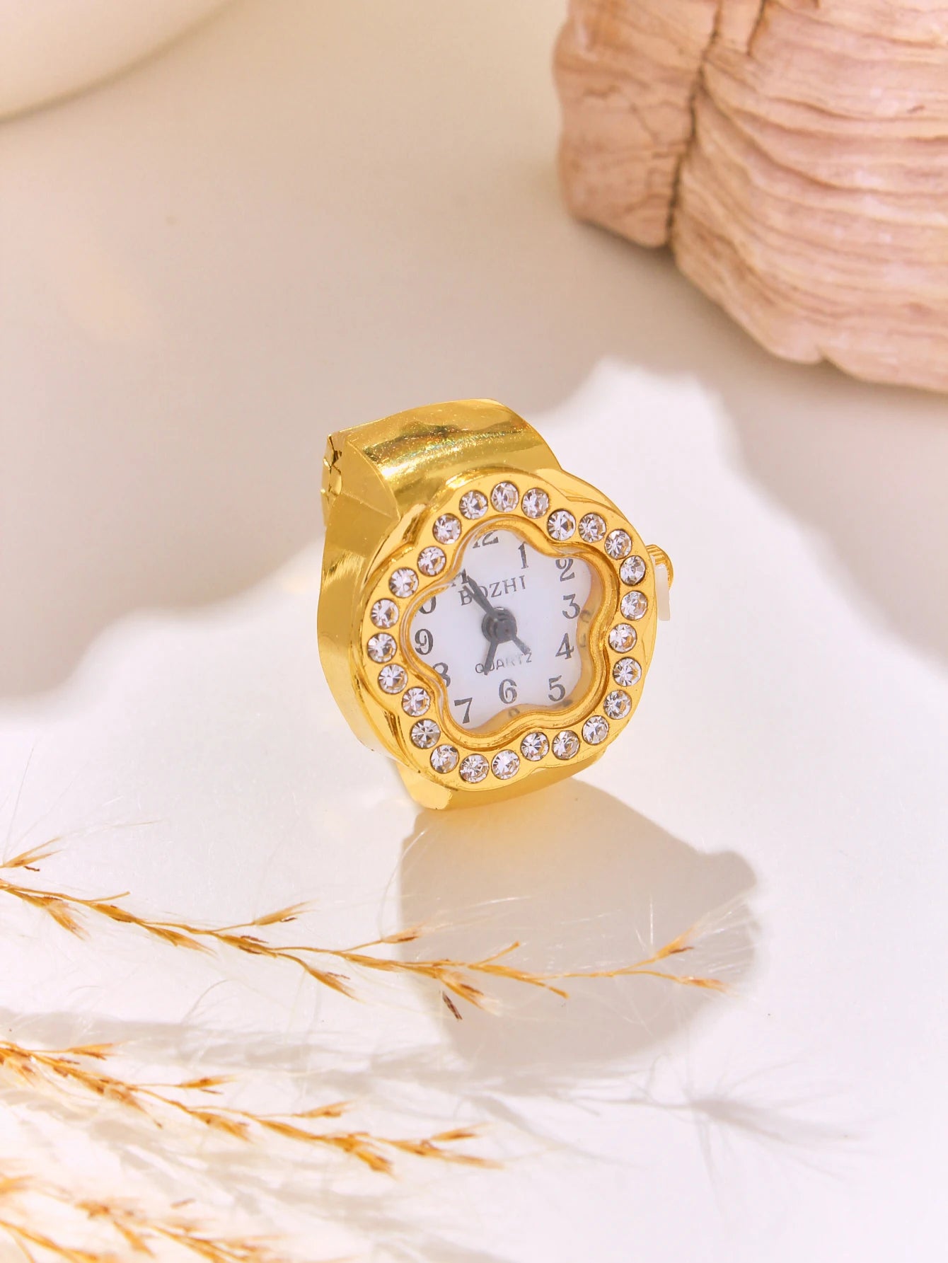 Hot Selling Finger Watch Ring Creative Movement Fashion Accessories Vintage Alloy Shell Quartz Watch Men Jewelry Women Gift