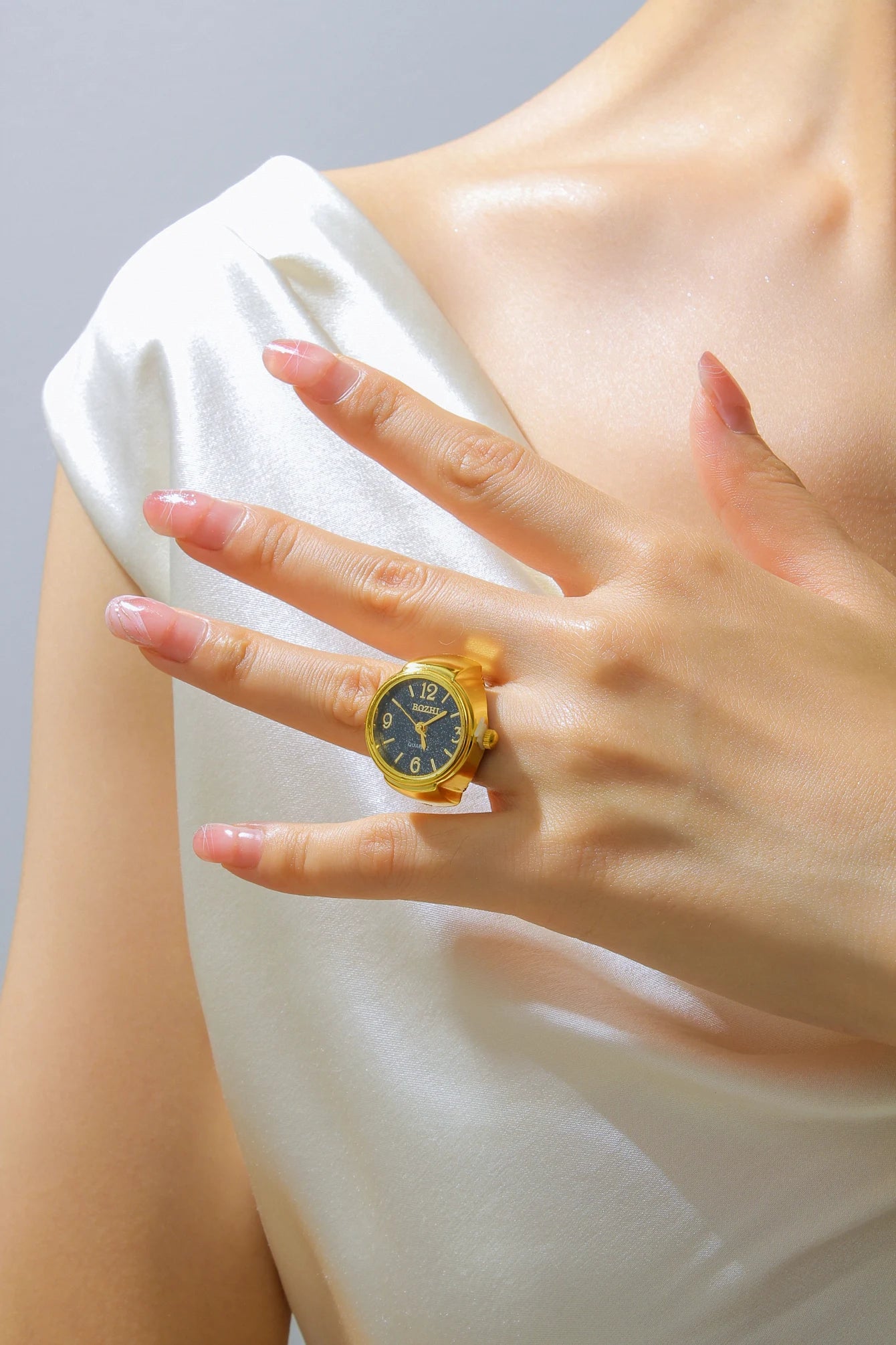 Hot Selling Finger Watch Ring Creative Movement Fashion Accessories Vintage Alloy Shell Quartz Watch Men Jewelry Women Gift